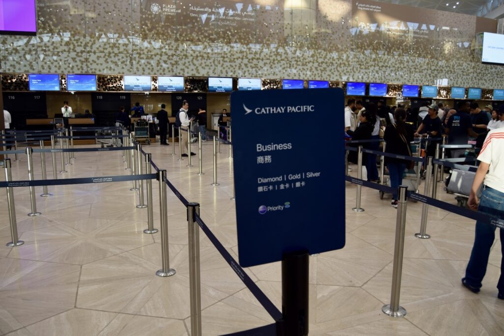 Text, Schuhwerk, Kleidung, Im Haus, Menschen, Person, Boden