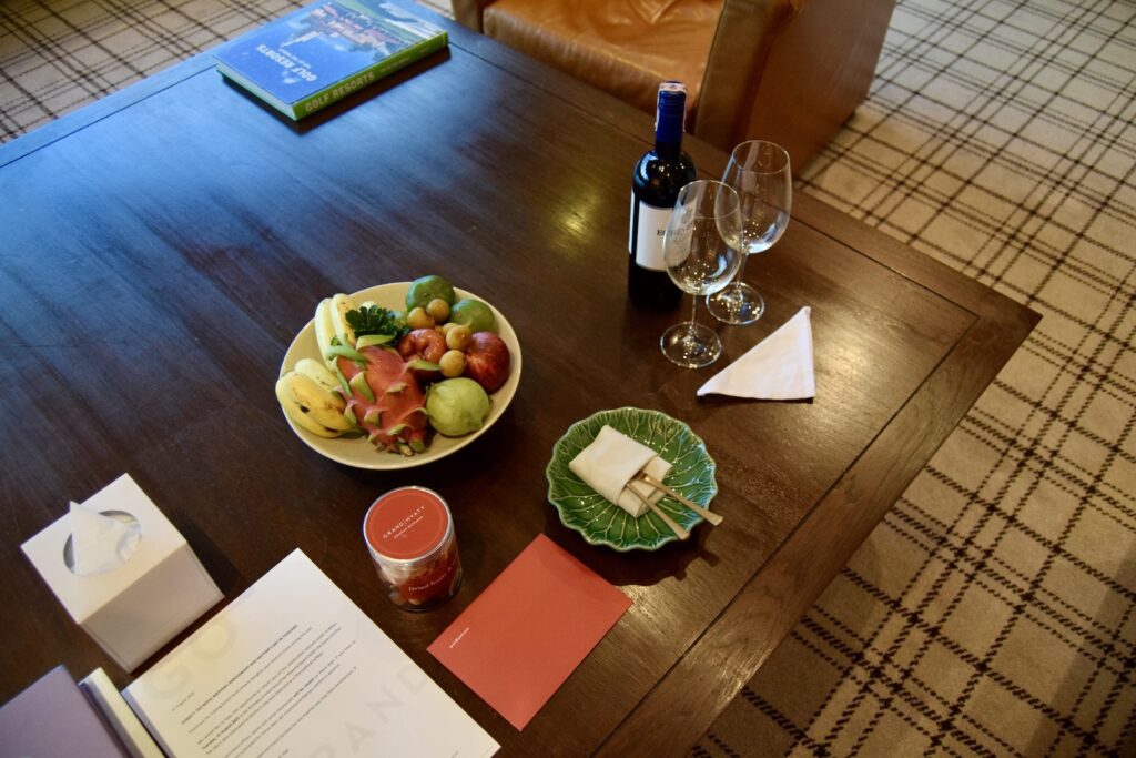 Geschirr, Text, Im Haus, Mahlzeit, Essen, Drink, Karte Menü, Platte, Boden, Brunch, Tisch, Mittagessen