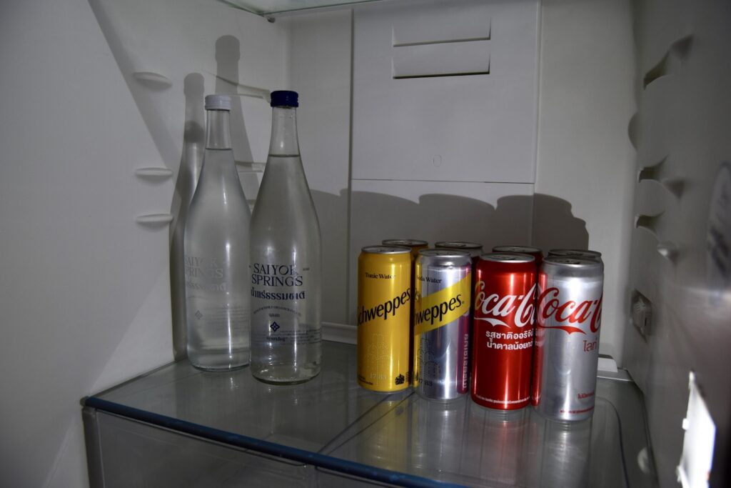 Im Haus, Softdrink, Wand, Blechdose, Aluminiumdose, Drink, Flasche, Kühlschrank