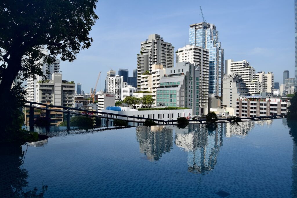 draußen, Himmel, See, Wasser, Baum, Skyline, Hochhaus, Gebäude, Stadtlandschaft, Metropole, Metropolregion, Wolkenkratzer, Spiegelung, Stadtgebiet, Stadtzentrum, Wasserweg, Stadt, Fluss, Brücke