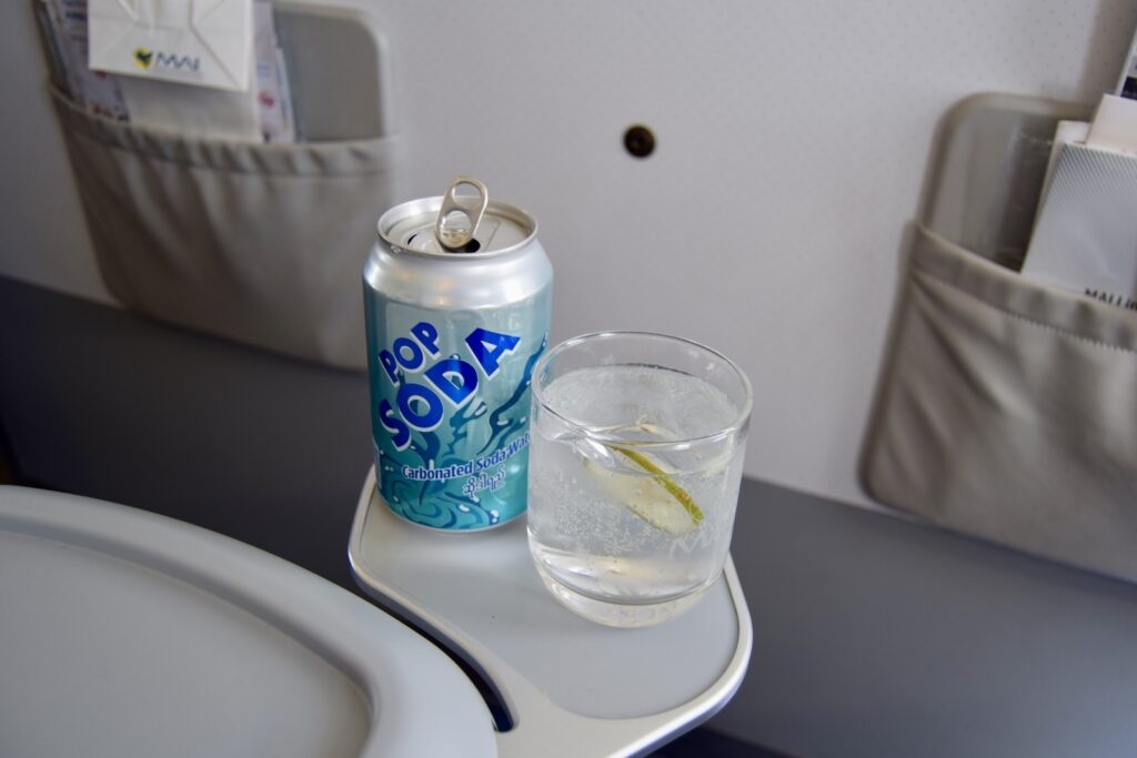 Softdrink, Im Haus, Blechdose, Drink, Wand, Trinkgefäß, Flüssigkeit, Haushaltsmittel, Plastik, Tisch, Sitzen, Tasse