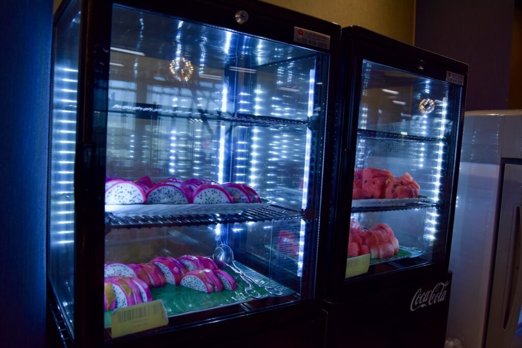 Im Haus, Fenster, Text, Haushaltsgerät, Automat, Fernsehen, Bildschirm