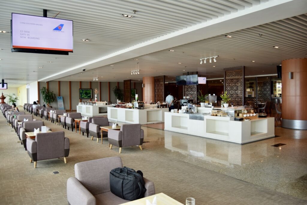 Decke, Mobiliar, Im Haus, Boden, Couch, Inneneinrichtung, Empfangshalle, Tisch, Stuhl, Wand, Zimmer