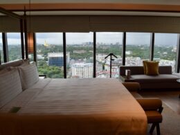 Mobiliar, Im Haus, Fenster, Inneneinrichtung, Hotel, Tisch, Boden, Kissen, Kaffeetisch, Penthouse, Haus, Studiocouch, Armlehne, Fensterausstattung, Couch, Bettsofa, Bett, Wand, Decke, Zimmer, Groß, Urlaub, Stuhl