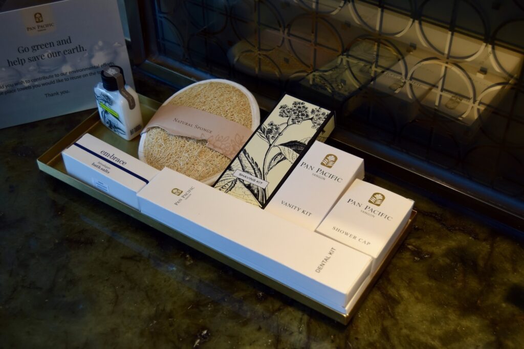 Text, Buch, Im Haus, Quittung, Mobiliar, Box, Couch, Boden