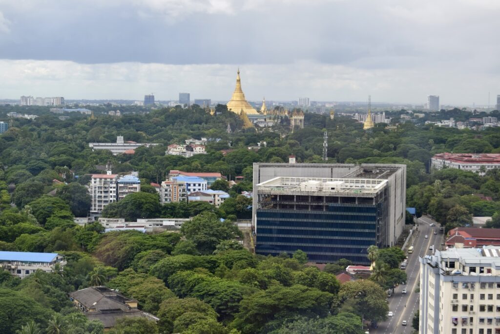 draußen, Wolke, Himmel, Baum, Gebäude, Stadtgebiet, Skyline, Metropolregion, Hochhaus, Haus, Stadtlandschaft, Metropole, Stadt, Reise, Turm, Groß, Landschaft