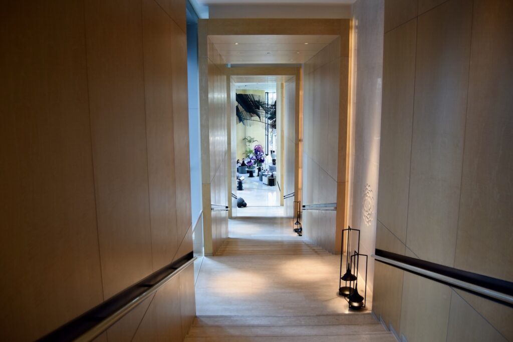 Im Haus, Wand, Gebäude, Fußboden, Inneneinrichtung, Tür, Haltevorrichtung, Boden, Putz, Zimmer, Decke, Kunst