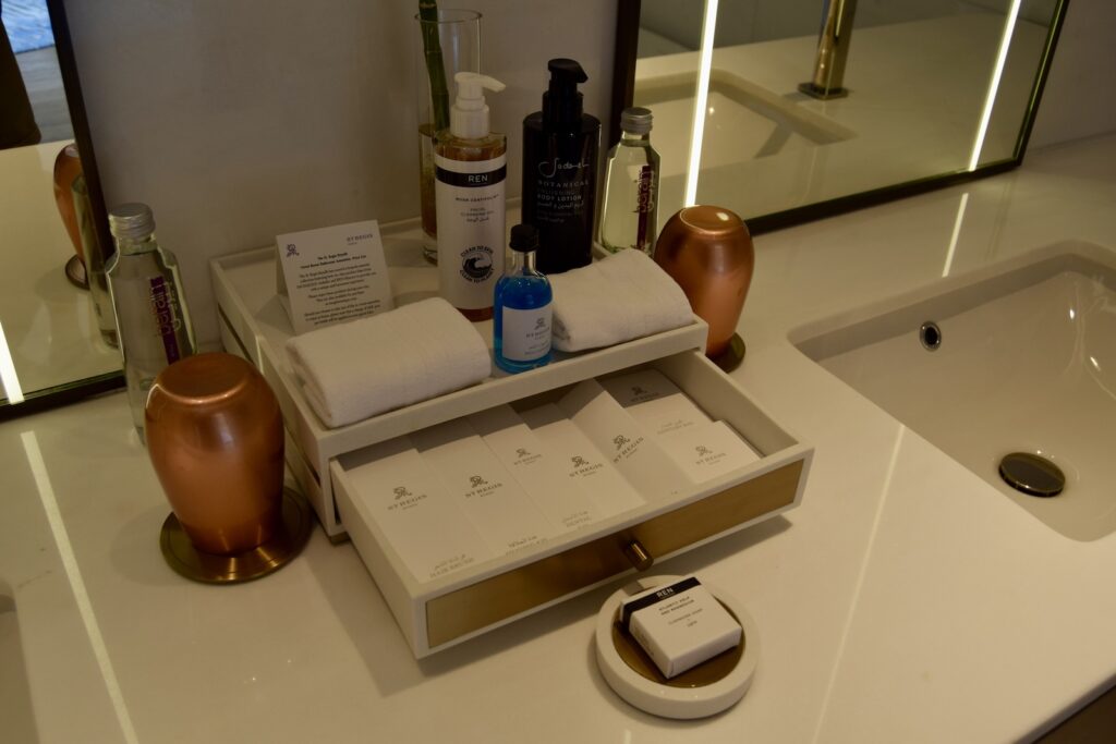 Im Haus, Waschbecken, Wand, Flasche, Badezimmer, Installationszubehör