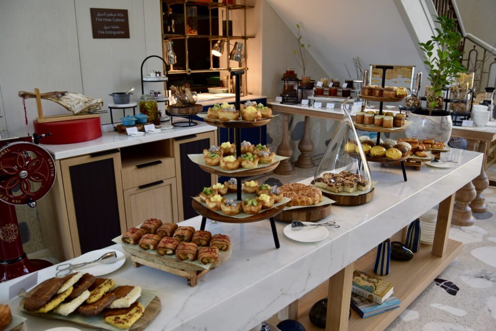 Im Haus, Wand, Snack, Fastfood, Tisch, Essen, Bäckerei, Mobiliar, Konditorware, Mahlzeit, Buffet, Küche, Boden