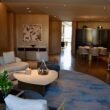 Im Haus, Wand, Inneneinrichtung, Mobiliar, Kaffeetisch, Vase, Boden, Decke, Studiocouch, Waschbecken, Zimmer, Couch, Zimmerpflanze, Penthouse, Fußboden, Bude, Esstisch, Tisch, Wohnzimmer, Stuhl, Hotel, Essen, Urlaub