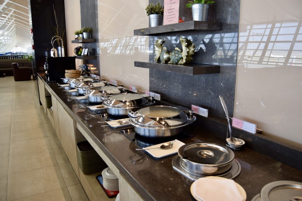 Im Haus, Arbeitsfläche, Küchengerät, Wand, Waschbecken, Kochgeschirr und Backzubehör, Schüssel, Küche, Kanne Topf, Ofen, Essen, Kochen, Pfanne Topf, Restaurant