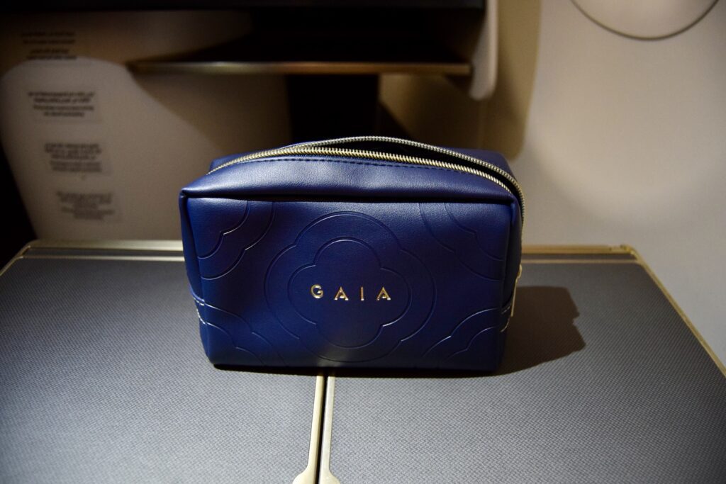 Im Haus, Box, Koffer, Gepäck und Koffer, Blau, Wand, Boden, Sitzen, Tasche, Zubehör, Gepäck