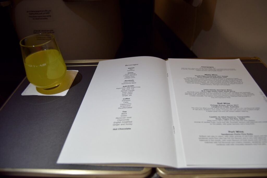 Text, Drink, Karte Menü, Tisch, Buch, Trinkgefäß, Im Haus, Essen