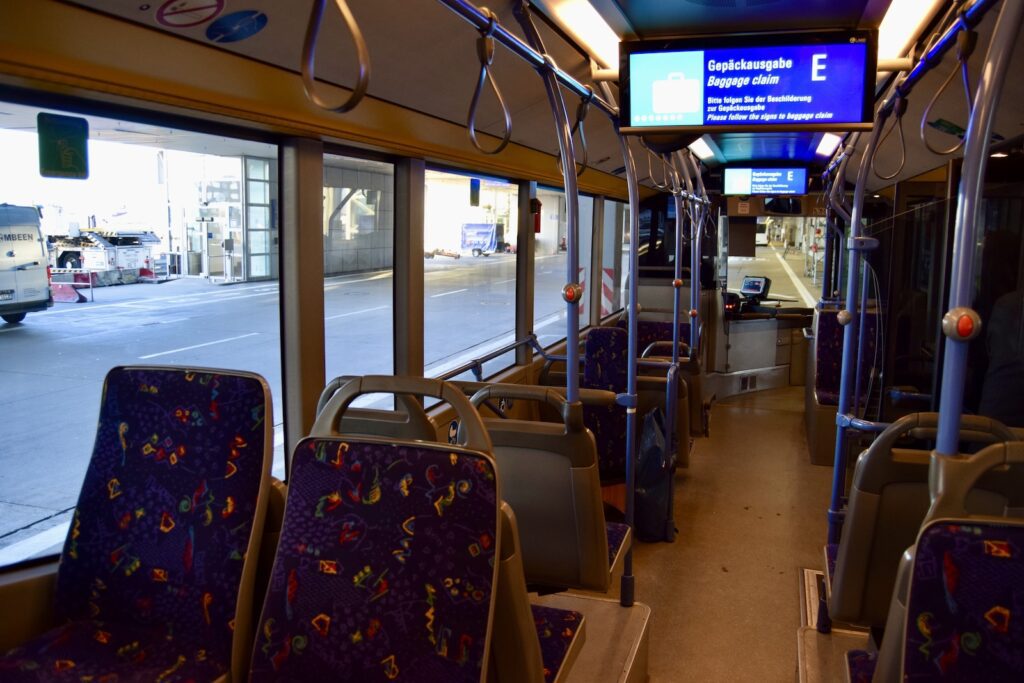 Fahrzeug, Bus, Landfahrzeug, Passagier, öffentliche Verkehrsmittel, Zug, Transit