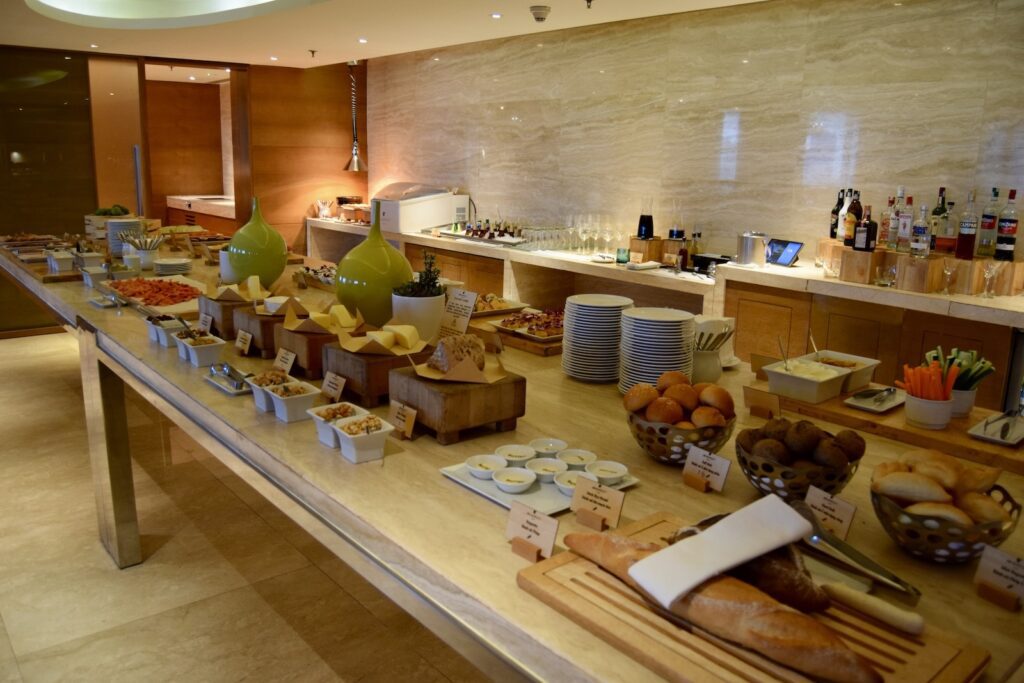 Im Haus, Wand, Tisch, Decke, Mobiliar, Boden, Essen, Buffet, Restaurant