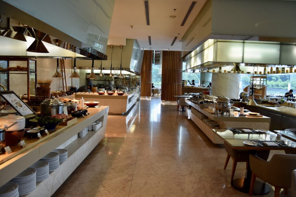 Im Haus, Mobiliar, Boden, Decke, Arbeitsfläche, Restaurant, Wand, Kantine, Esstisch, Tisch, Küche, Café, Essen