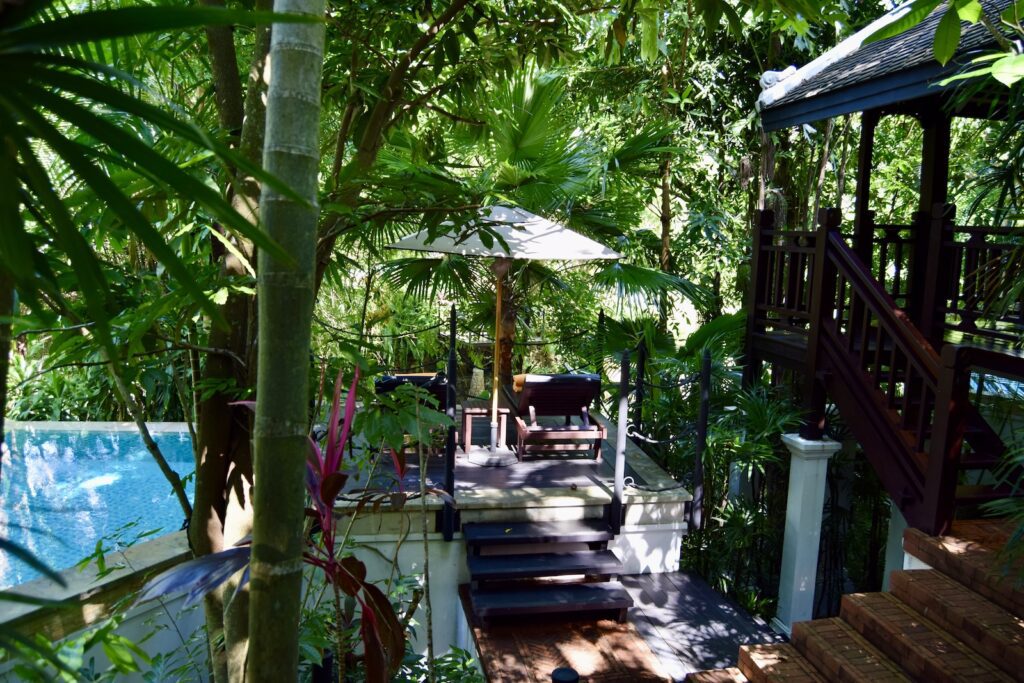 draußen, Schattierung, Gebäude, Deck, Veranda, Hinterhof, Garten, Urlaub, Pflanze, Sommer, Bereich, Baum, Park