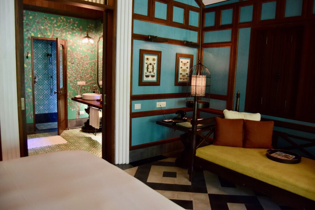 Im Haus, Mobiliar, Inneneinrichtung, Tisch, Wand, Kaffeetisch, Boden, Haus, Bude, Zimmer, Hotel, Stuhl, hölzern