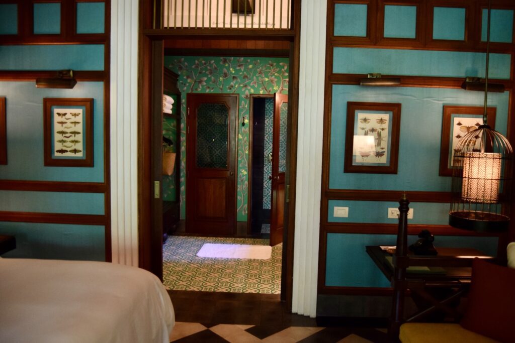 Im Haus, Inneneinrichtung, Wand, Mobiliar, Bett, Bilderrahmen, Kissen, Haus, Lampenschirm, Hotel, Zimmer, Schlafzimmer, Stuhl, Boden