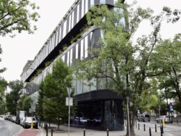 draußen, Baum, Himmel, Gebäude, Landfahrzeug, Auto, Straße, Fahrzeug, Infrastruktur, Nachbarschaft, Verkehrsweg, Mischnutzung, Architektur, Stadt, Brücke