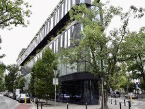 draußen, Baum, Himmel, Gebäude, Landfahrzeug, Auto, Straße, Fahrzeug, Infrastruktur, Nachbarschaft, Verkehrsweg, Mischnutzung, Architektur, Stadt, Brücke