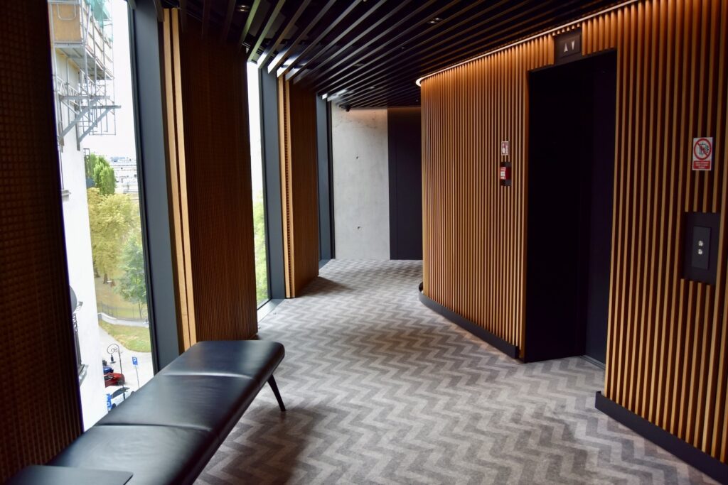 Im Haus, Vorhang, Fußboden, Inneneinrichtung, Boden, Fenster, Tür, Hotel, Wand, Zimmer, Decke