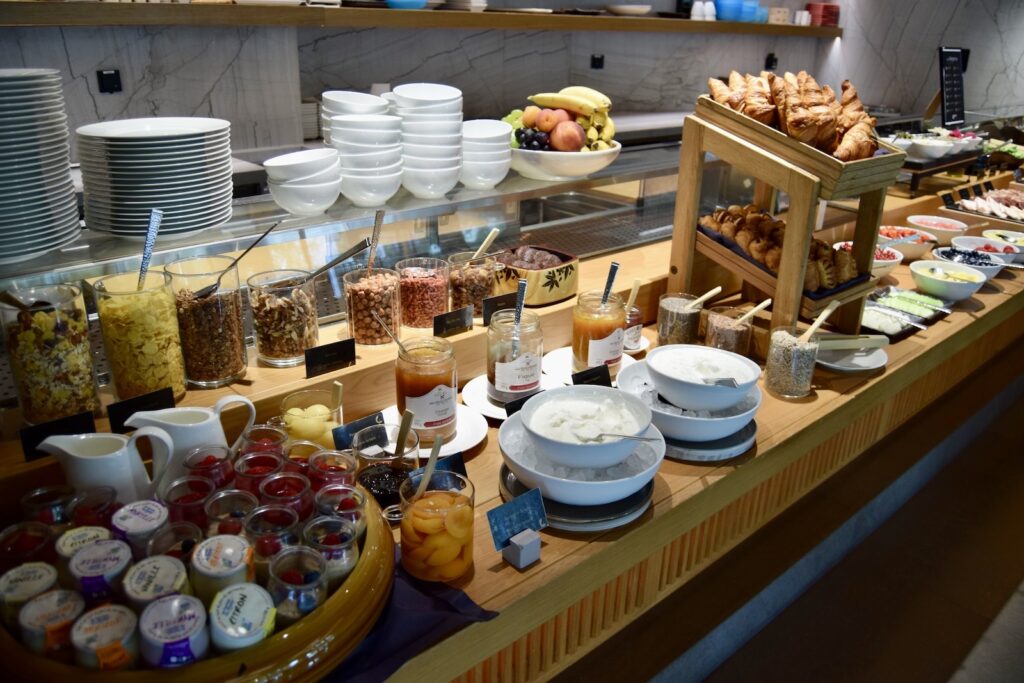 Im Haus, Essen, Snack, Bäckerei, Milchprodukte, Geschäft, Einzelhandelsgeschäft, Delikatesse, Display, Vielfalt, Verschiedenes, Ausgestellt, Konditorware, Sammlung, Laden, Voll, Objekte, Buffet, Markt