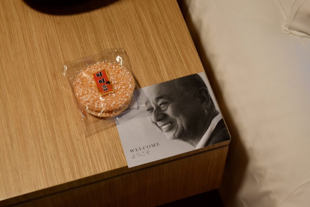 Im Haus, Donut, Snack, Tisch, Box, Backwaren, Essen, Sitzen, Boden