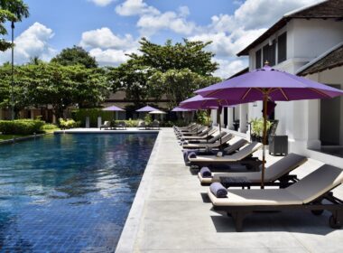 draußen, Himmel, Regenschirm, Wolke, Baum, Mobiliar, Urlaubsort, Pflanze, Sonnenliege, Schwimmbecken, Schattierung, Urlaubsstadt, Wasser, Gelände, Kurort, Außenmöbel, Pool, Blau, Stuhl, Urlaub, Hotel