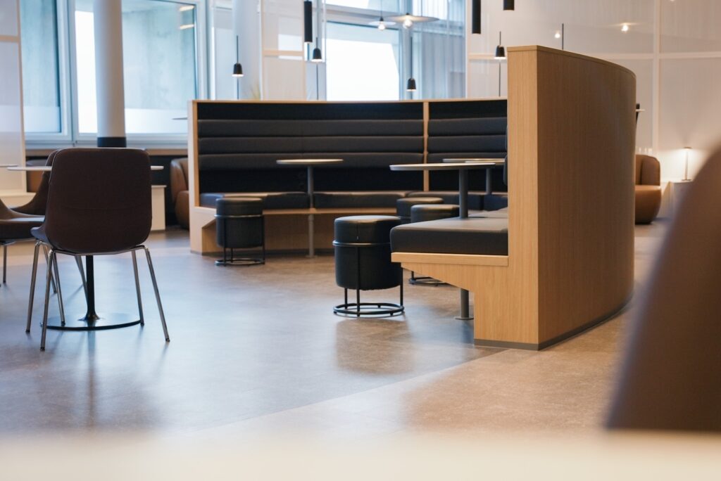 Mobiliar, Im Haus, Boden, Inneneinrichtung, Fußboden, Stuhl, Tisch, Zimmer, Wand, Design