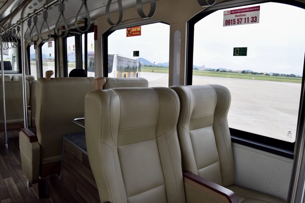 Fahrzeug, Passagier, Transport, öffentliche Verkehrsmittel, Landfahrzeug, Bus, Zug, Fenster, draußen