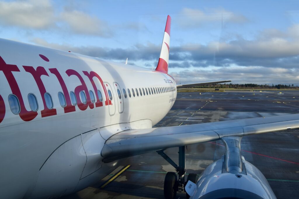 Platane Flugzeug Hobel, draußen, Flugreise, Airline, Verkehrsflugzeug, Flugzeug, Himmel, Wolke, airbus, Fahrzeug, Düsentriebwerk, Flughafen, Runway, Dienstleistung, Luftfahrttechnik, Flugzeugtriebwerk, Schmalrumpfflugzeug, Landeklappe, Transport, Düsenflugzeug, Luftfahrt, Asphalt, Flugplatzvorfeld, Luftfahrthersteller, Flügel, Jet, halten, Gelände