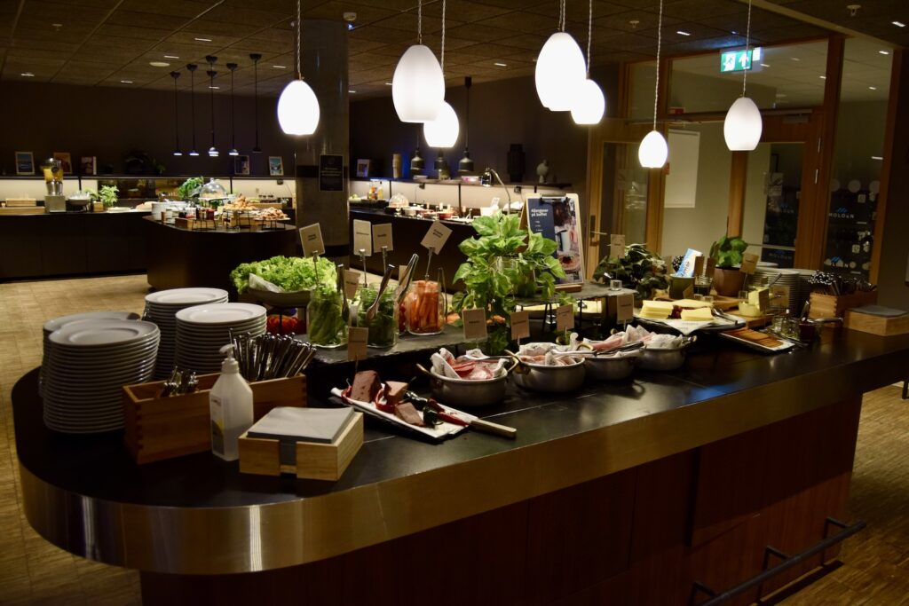 Im Haus, Essen, Wand, Decke, Tisch, Restaurant, Arbeitsfläche, Boden, Buffet