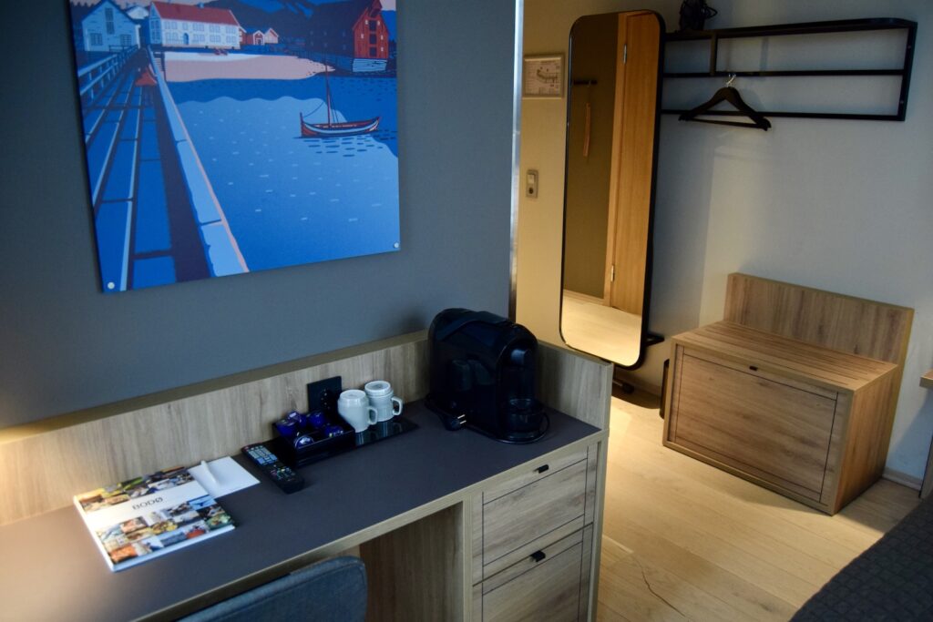 Wand, Im Haus, Möbel, Mobiliar, Schublade, Kommode, Zimmer, Tisch, Schrank, Haus, Aktenschrank, Boden