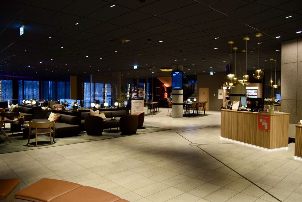 Mobiliar, Decke, Im Haus, Tisch, Boden, Empfangshalle, Inneneinrichtung, Couch, Zimmer, Stuhl