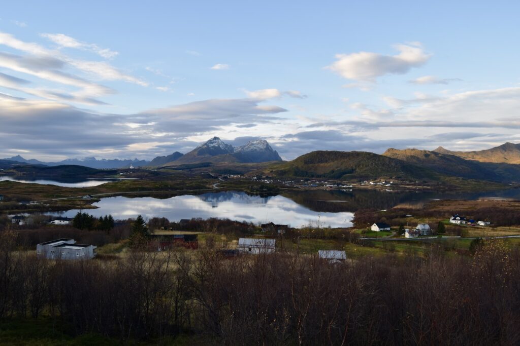 draußen, Wolke, Himmel, Landschaft, Natur, Baum, Gras, See, Hochland, Berg, Schnee, Gebirgszug, Bergrücken, Hill Station, Winter
