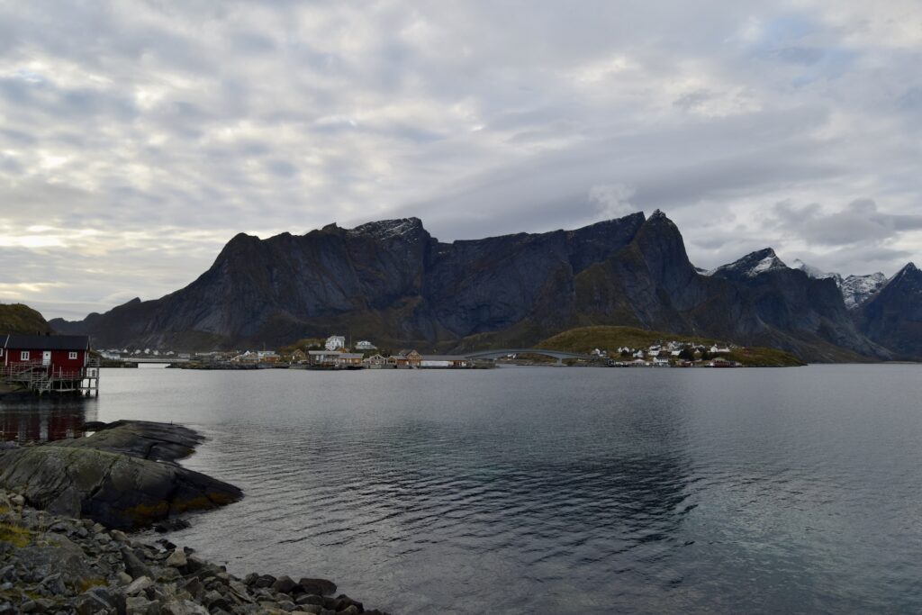 draußen, Wolke, Natur, Himmel, Wasser, Berg, Landschaft, See, Seenlandschaft, Sound, Gewässer, Gebirgszug, Stausee, Küsten- und Ozeanlandschaft, Küste, Kap, Insel, Reise