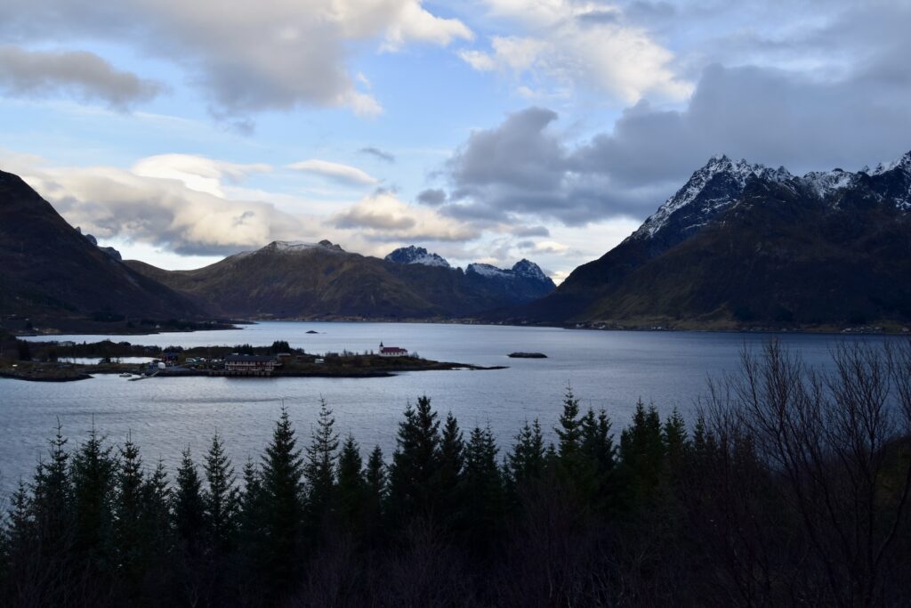 Wolke, draußen, Natur, Berg, Landschaft, Himmel, Wasser, See, Gebirgszug, Hochland, Seenlandschaft, Bergsee, Baum, Gletschersee, Sound, Wildnis, Fjord, Stausee
