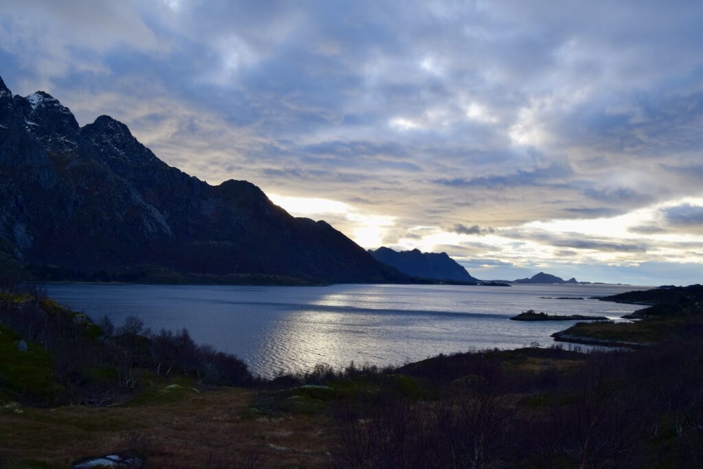 Wolke, draußen, Landschaft, Natur, Himmel, Berg, Wasser, See, Hochland, Gebirgszug, Seenlandschaft, Sound, Gras, Bergsee, Bergrücken, Fjord, Kap, Küste, Sonnenuntergang