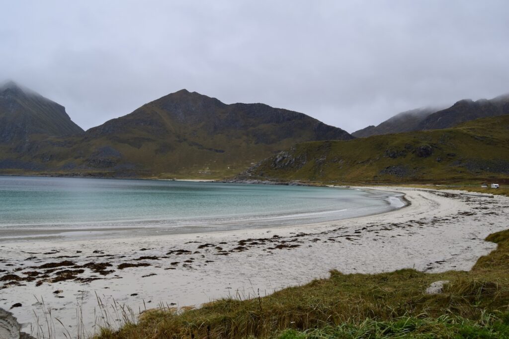 draußen, Natur, Wolke, Landschaft, Himmel, Berg, Küsten- und Ozeanlandschaft, Küste, Gewässer, Wasser, Strand, Meeresbucht, Hochland, Kap, See, Sound, gehobener Strand, Gras, Gelände