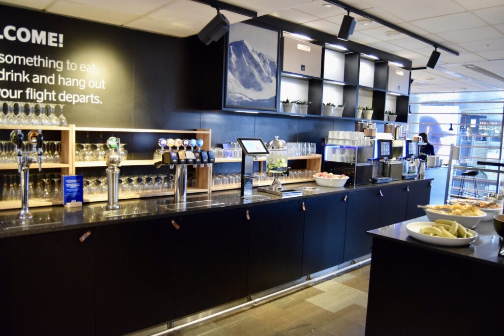 Im Haus, Arbeitsfläche, Wand, Karte Menü, Text, Fastfood, Essen, Decke, Möbel, Boden, Küche, Tisch, Restaurant