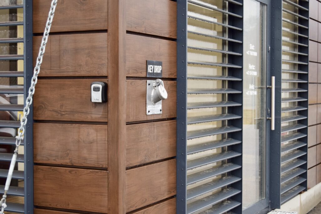 Eisen, Gebäude, Haltevorrichtung, Stahl, Tür, draußen, Fenster, Metall, Straße