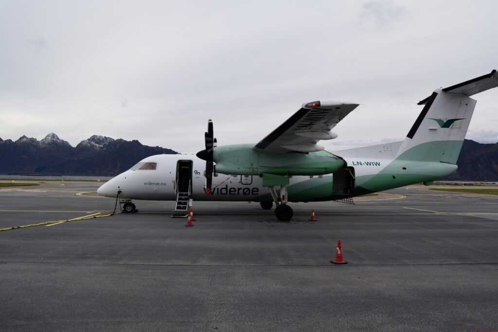 Transport, draußen, Platane Flugzeug Hobel, Himmel, Fahrzeug, Flugreise, Flugzeug, Luftfahrt, Straße, Luftfahrttechnik, Düsenflugzeug, Luftfahrthersteller, Flugzeugtriebwerk, Runway, Luftwaffe, Verkehrsflugzeug, Allgemeine Luftfahrt, Flughafen, Frachtflugzeug, Militärtransportflugzeug, Airline, Turboprop, Militärflugzeug, Asphalt, Gelände