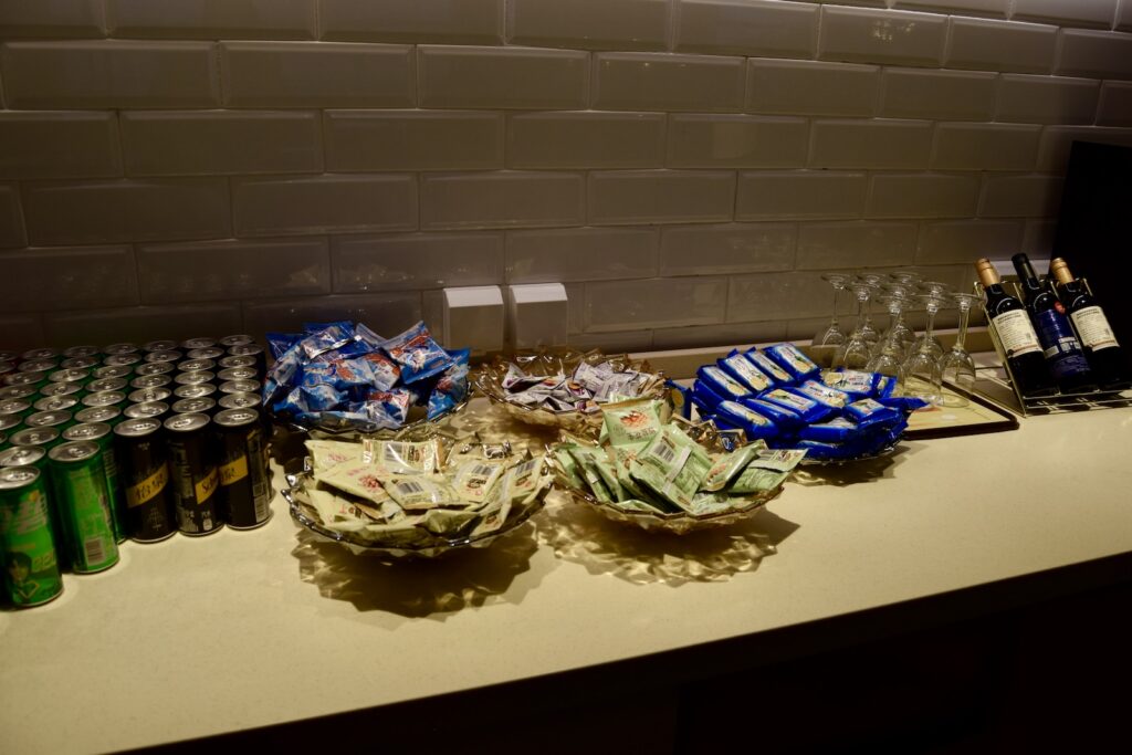 Im Haus, Flasche, Tisch, Wand, Softdrink