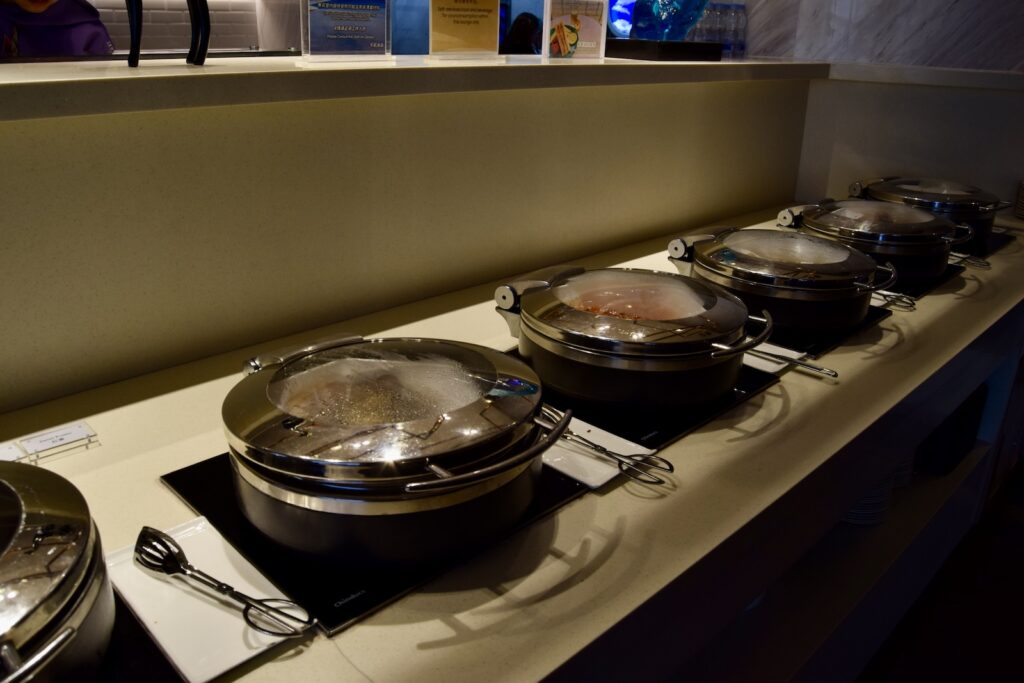 Im Haus, Wand, Kochgeschirr und Backzubehör, Küchengerät, Schüssel, Küchenutensil, Geschirr, Küche, Essen, Kanne Topf, Kochen, Pfanne Topf, Küchenutensilien, Ofen