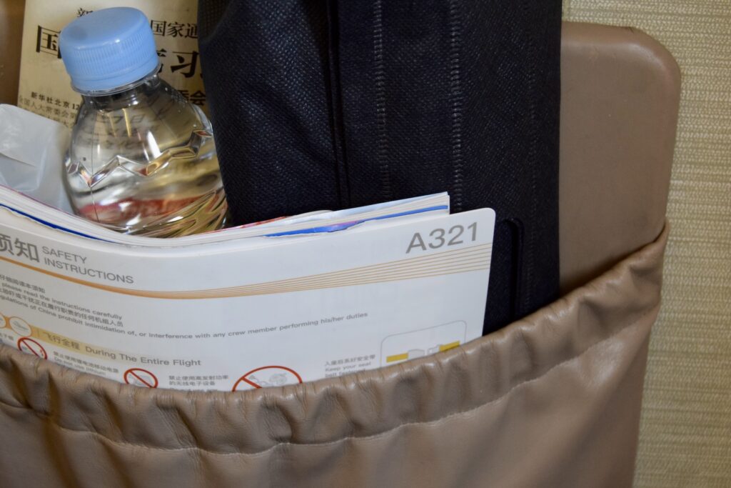 Flasche, Im Haus, Text, Plastikflasche, Drink, Wasserflasche, Tasche, Wand, Sitzen