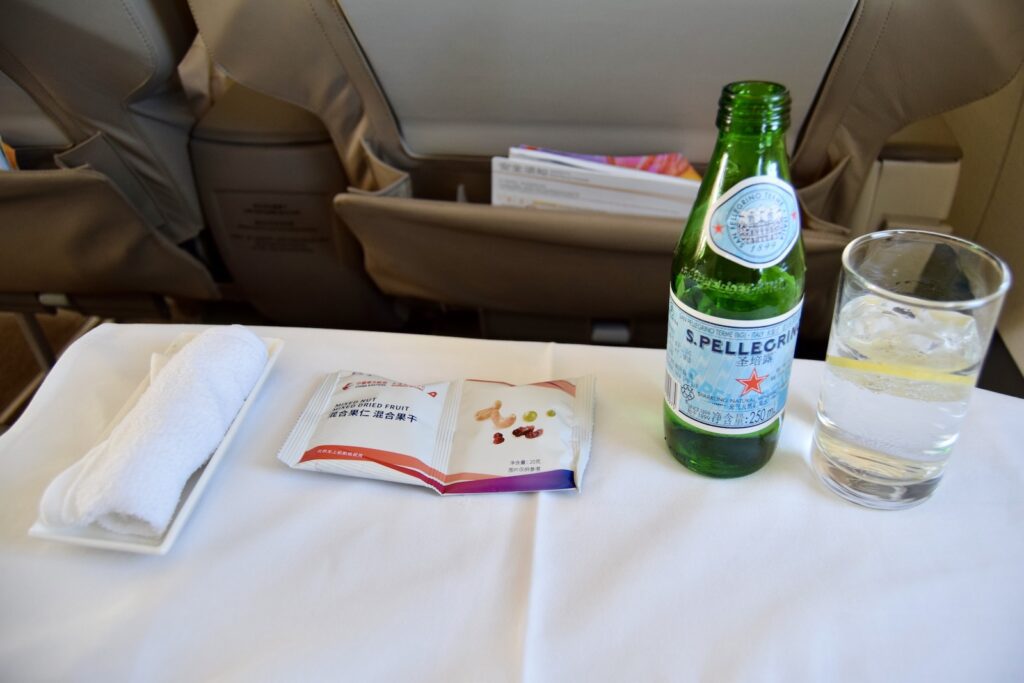 Drink, Text, Flasche, Im Haus, Geschirr, Tisch, Softdrink, Alkoholisches Getränk, Trinkgefäß, Bier, Essen