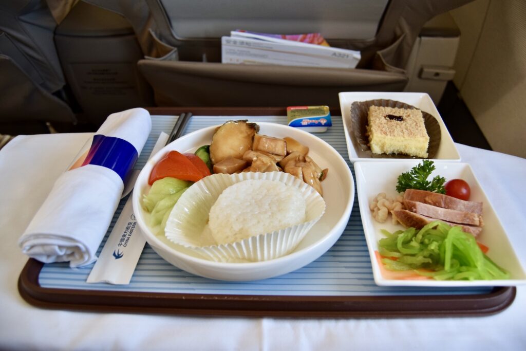 Essen, Mahlzeit, Platte, Kochkunst, Mittagessen, Teller, Fastfood, Brunch, Tisch, Geschirr, Abendessen, Im Haus, Gemüse, Essen zum Mitnehmen, Snack, Salat, Wirtschaft
