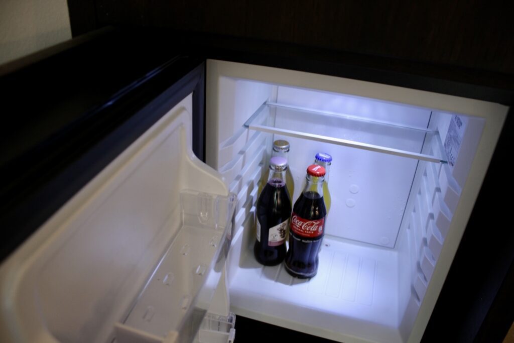 Küchengerät, Gerät, Minibar, Flasche, Im Haus, Haushaltsgerät, Softdrink, Kühlschrank, Bier, Drink