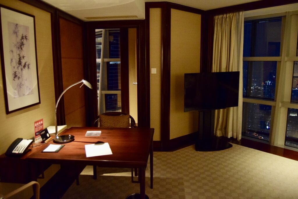 Im Haus, Wand, Boden, Inneneinrichtung, Mobiliar, Bude, Fenster, Fußboden, Tisch, Vorhang, Haus, Decke, Hotel, Zimmer, Stuhl, Büro